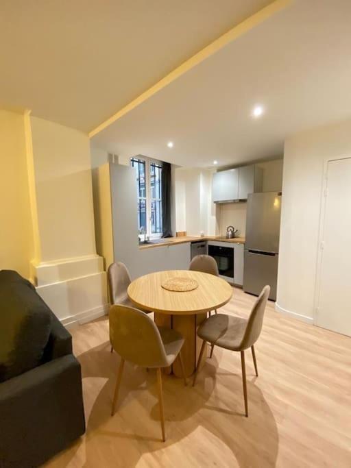 Апартаменты Cozy 1Br+Sofa Bed In Lyon Center Экстерьер фото